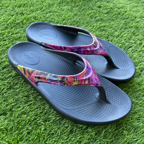 Oofos OOlala women’s flip flop thong sandals - Picture 2 of 8